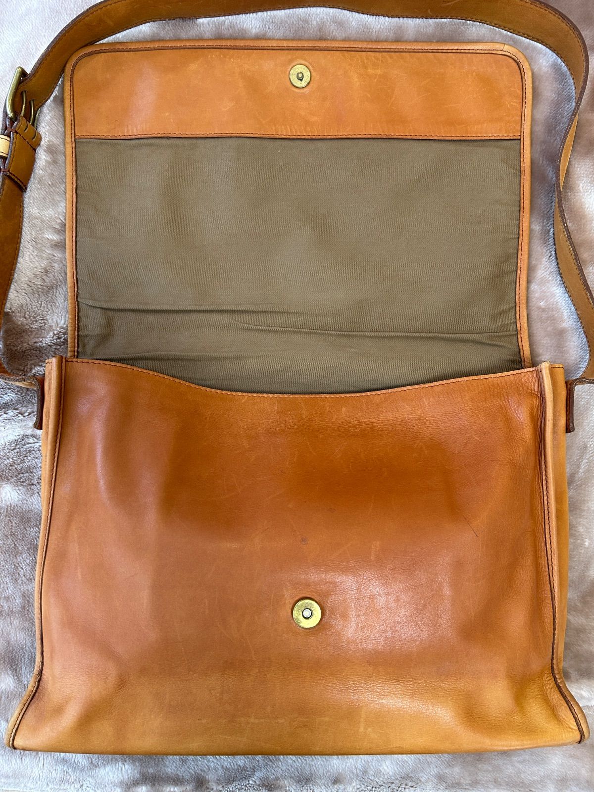 ソメスサドルSOMES SADDLEワンショルダーバッグワンショルダーバック クロスボディバッグ クロスボディバック 襷掛けバッグたすき掛けバッグ斜め掛けバッグ肩掛けバッグ鞄カバンかばんブラウン茶色キャメルレザー本革牛革冊子日本製国内製メイドインジャパン国産 ソメスサドルSOMES SADDLEショルダーバッグ ショルダーバック クロス