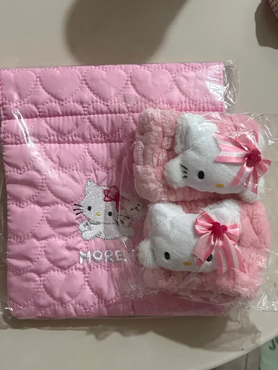 💗 チャーミーキティコラボ登場！ ダメージヘアケア moremo 韓国限定