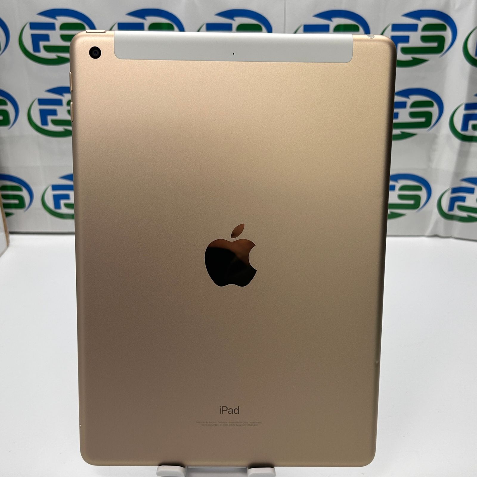 iPad 第5世代　A1823　Cellular　ゴールド　32GB iPad 第5世代 Cellular ゴールド 32GB MPG42J/A A1823 訳あり ヤケ小