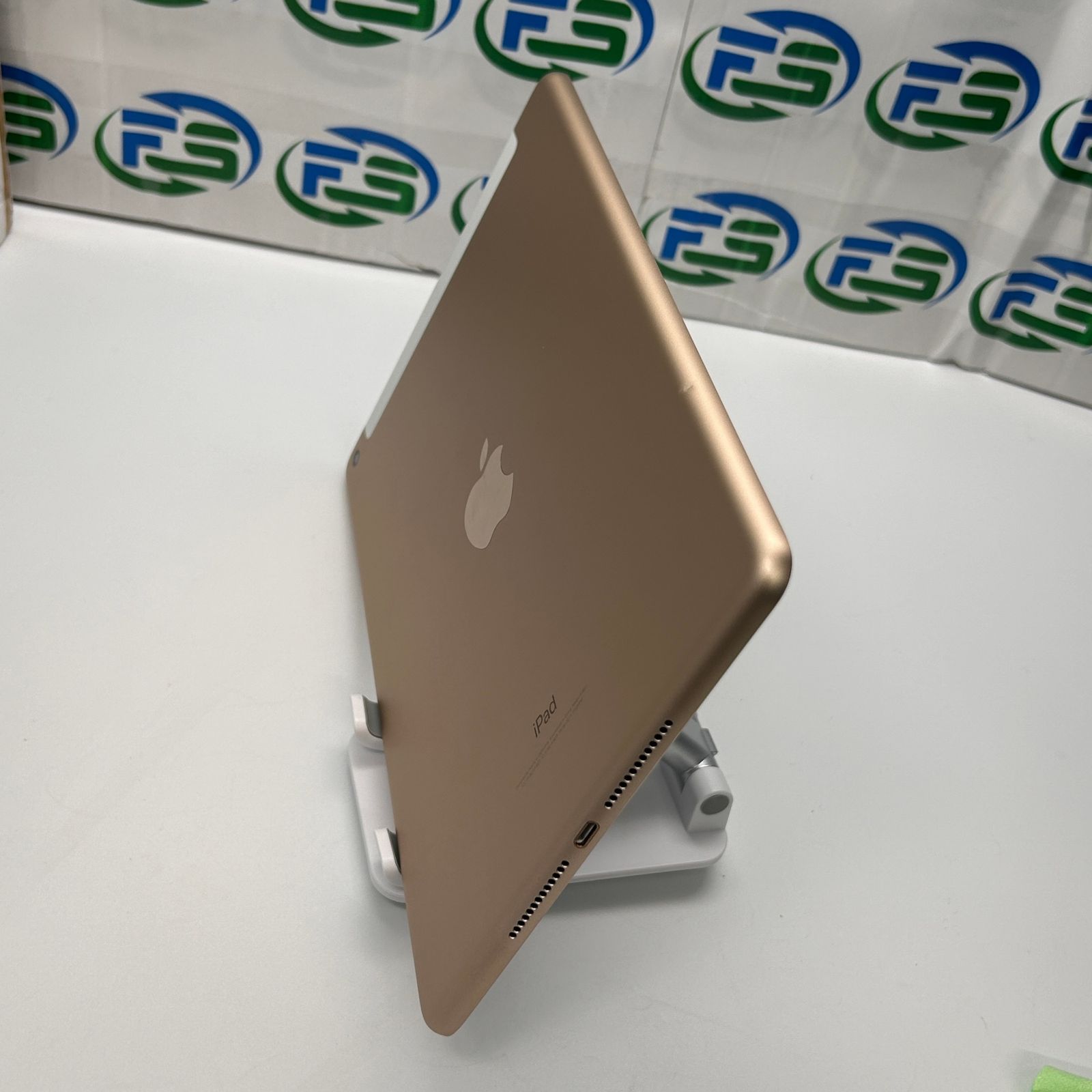 iPad 第5世代 Cellular ゴールド 32GB MPG42J/A A1823 訳あり ヤケ小
