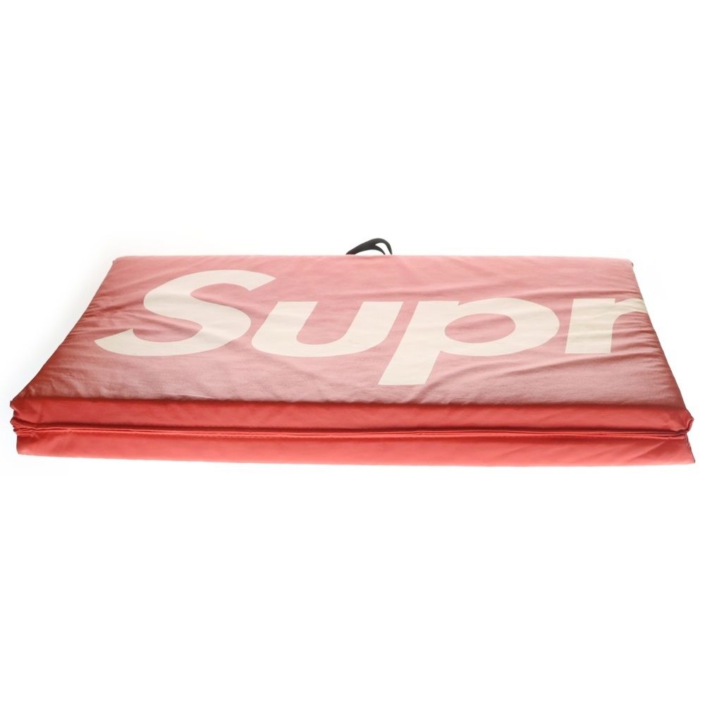 Supreme エクササイズマット レッド Supreme×EVERLASTの異色コラボ！スポーツライフを彩るファッショナブル