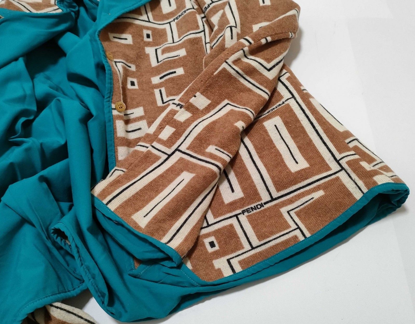 フェンディ FENDI カーディガン ジャケット 総柄 ズッカ風 ロゴ ニット 長袖 イタリア製 ITA44 レディース ベージュ 裏地付き 羽織り ヴィンテージ フェンディ FENDI カーディガン ジャケット 総柄 ズッカ風 ロゴ ニット