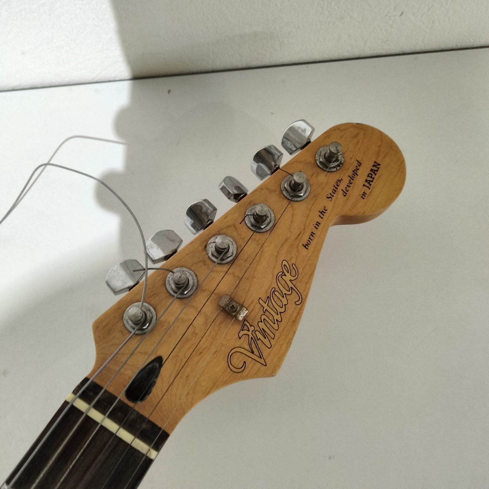 N-7078] エレキギター Vintage born in the States developed in JAPAN