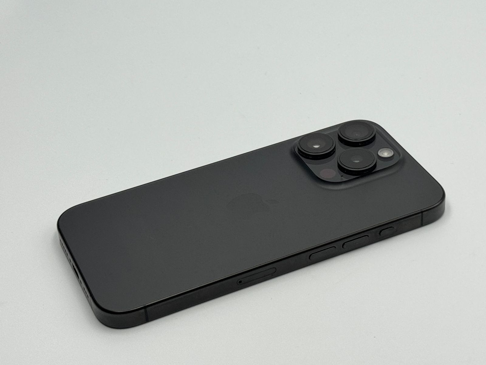 Apple iPhone 15Pro ブラック 本体　中古　バッテリー残量86 ムスビー｜【バッテリー86%】iPhone 15Pro 128GB ブラックチタニウム