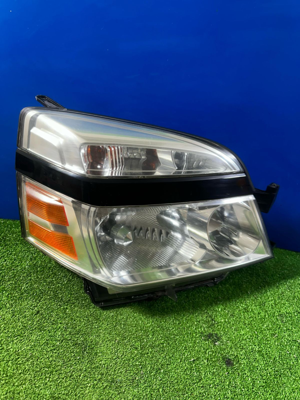 西宮市　トヨタ　AZR60G　ヴォクシー　後期　Z煌　ヘッドライト　左右セット ヴォクシー VOXY/60 系/AZR60G/AZR65G 純正 後期 右 ヘッドライト
