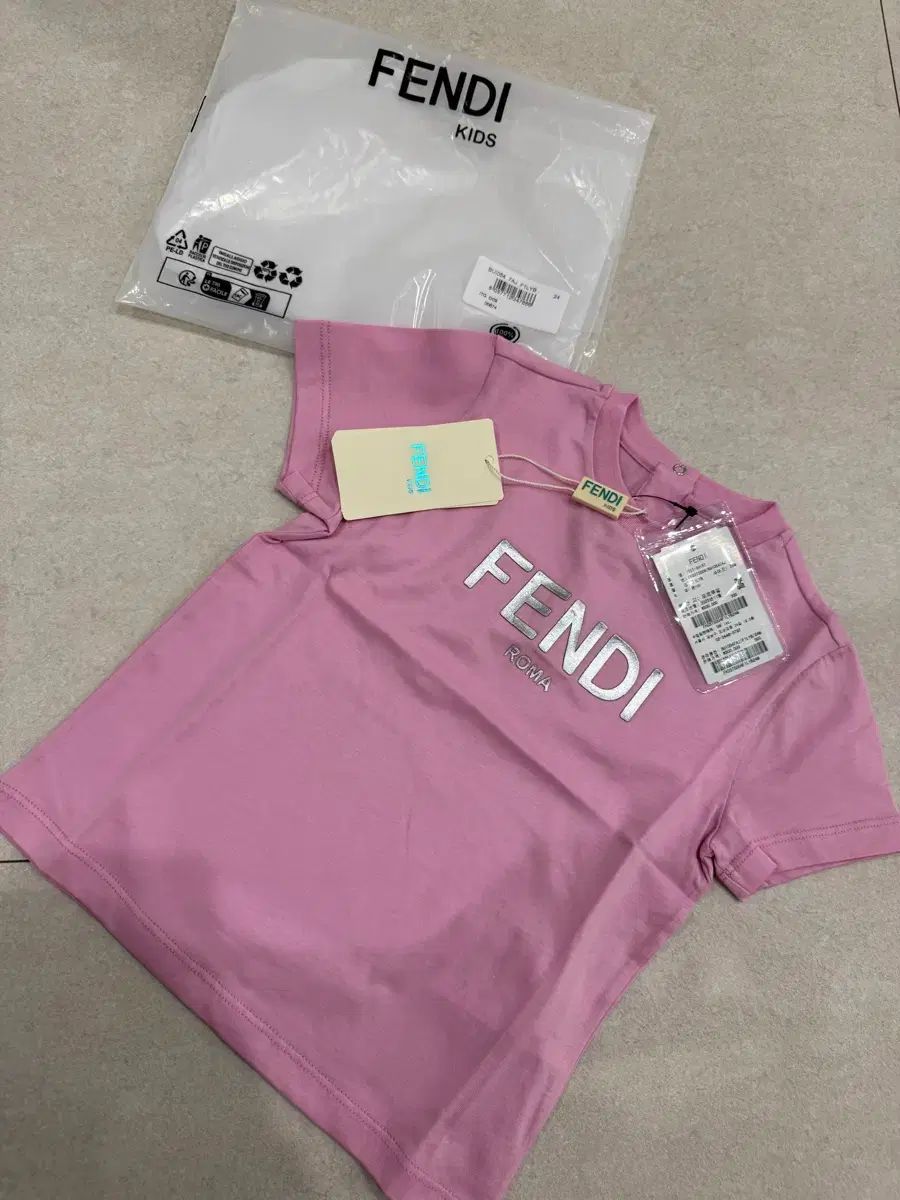 正規品 タグ付き新品 定価30万 FENDI フェンディ キッズ ピンク Tシャツ 24M 24個