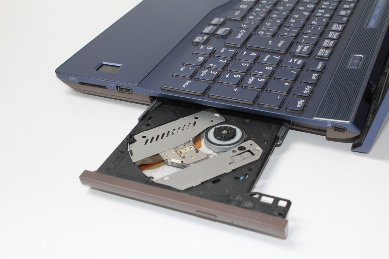 中古ノートPC】富士通〈LIFEBOOK AH77/B3〉Intel Core i7/SSD128GB+