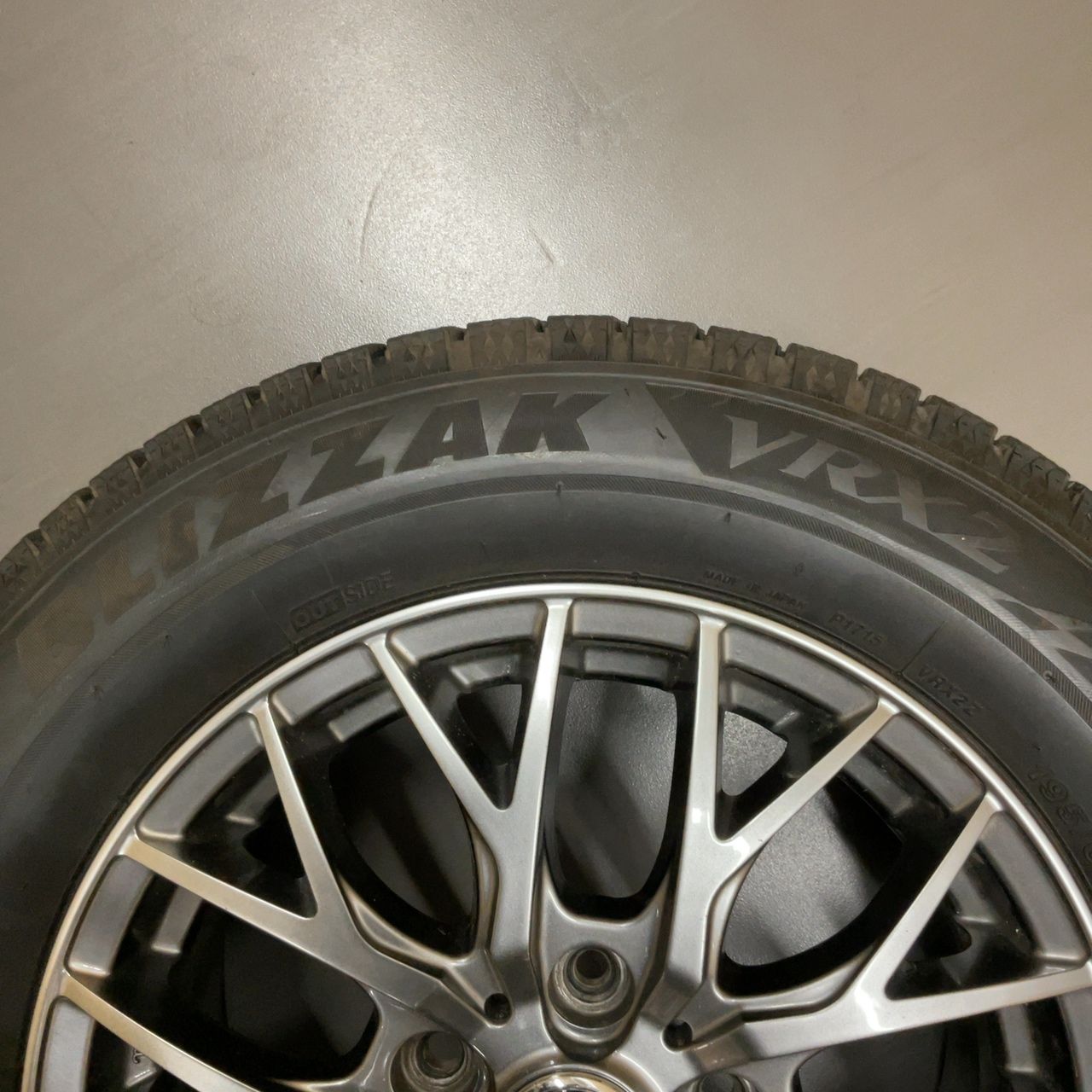 Exceeder15*6J 5穴 +53 PCD114.3 & BRIDGESTONE（ブリヂストン）VRX2