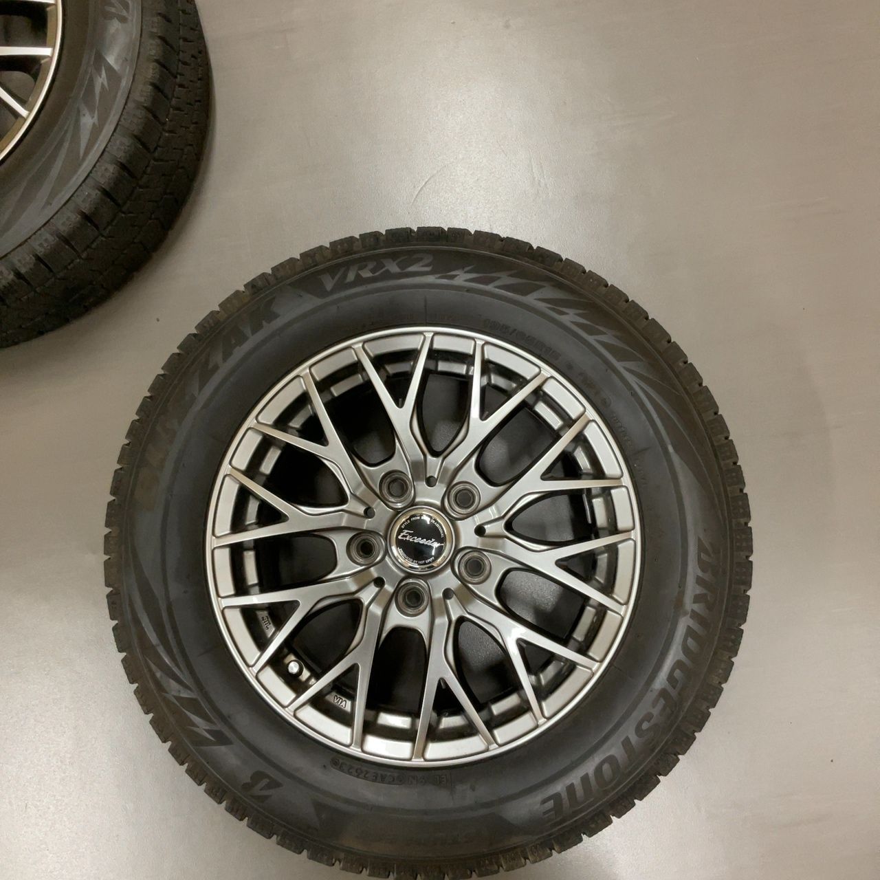 15インチ6J+53  114.3-5穴アルミ　スタッドレスVRX Exceeder15*6J 5穴 +53 PCD114.3 & BRIDGESTONE（ブリヂストン）VRX2