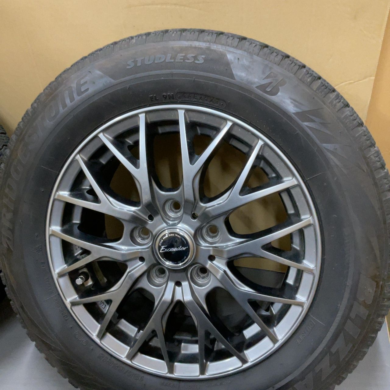 15インチ6J+53  114.3-5穴アルミ　スタッドレスVRX Exceeder15*6J 5穴 +53 PCD114.3 & BRIDGESTONE（ブリヂストン）VRX2
