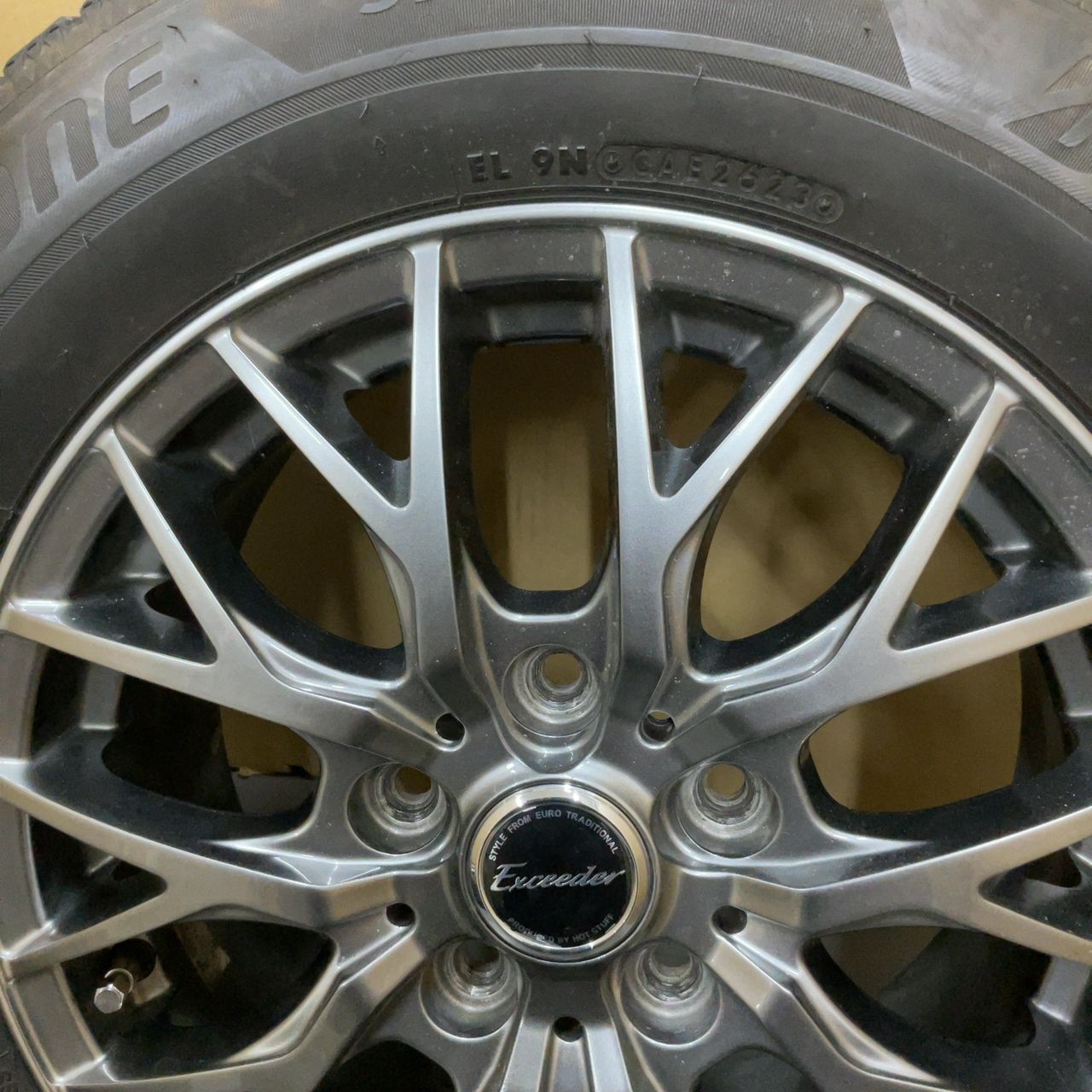 15インチ6J+53  114.3-5穴アルミ　スタッドレスVRX Exceeder15*6J 5穴 +53 PCD114.3 & BRIDGESTONE（ブリヂストン）VRX2