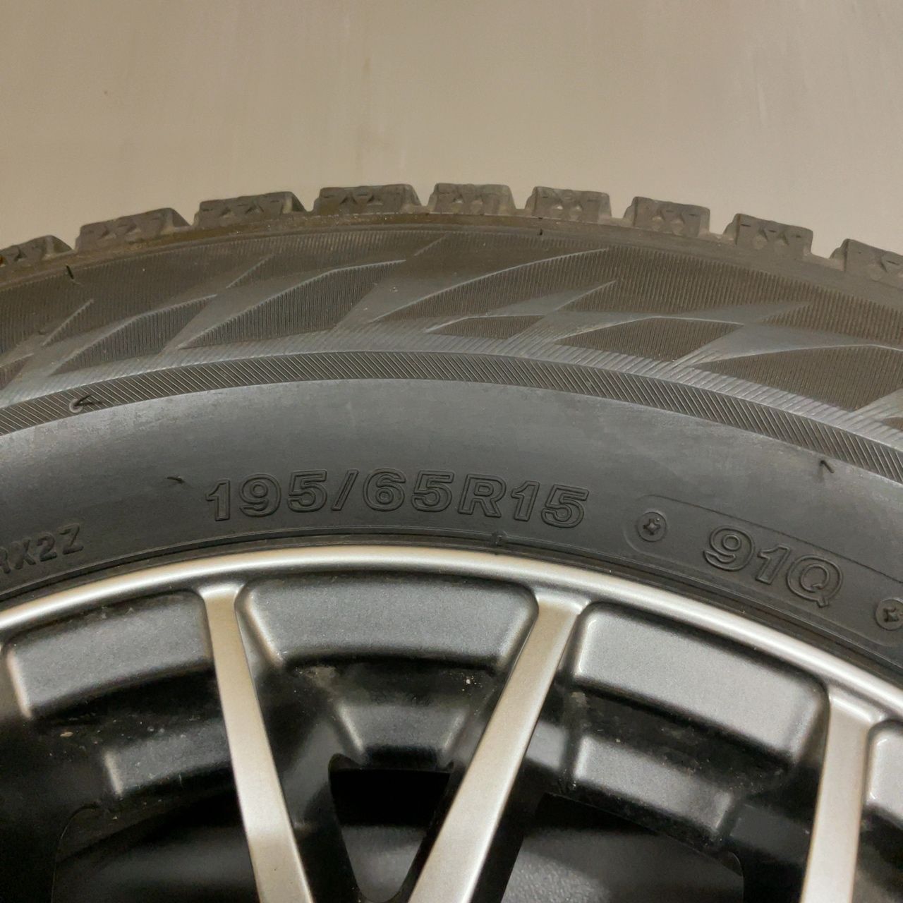 0009) 15×6J ET53 195/65R15