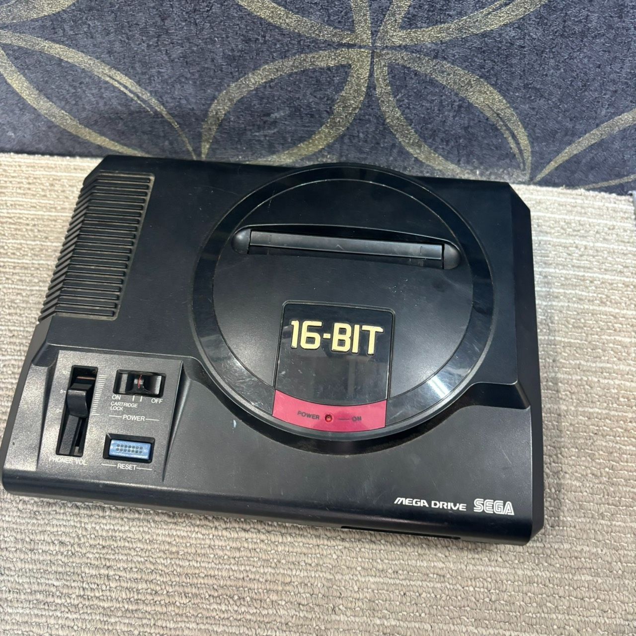 N878 ☆ セガ メガドライブ　本体 箱付き　HAA-2510  SEGA セガ（SEGA） 『中古即納』{MD} (本体) Mega Drive(メガドライブ) セガ