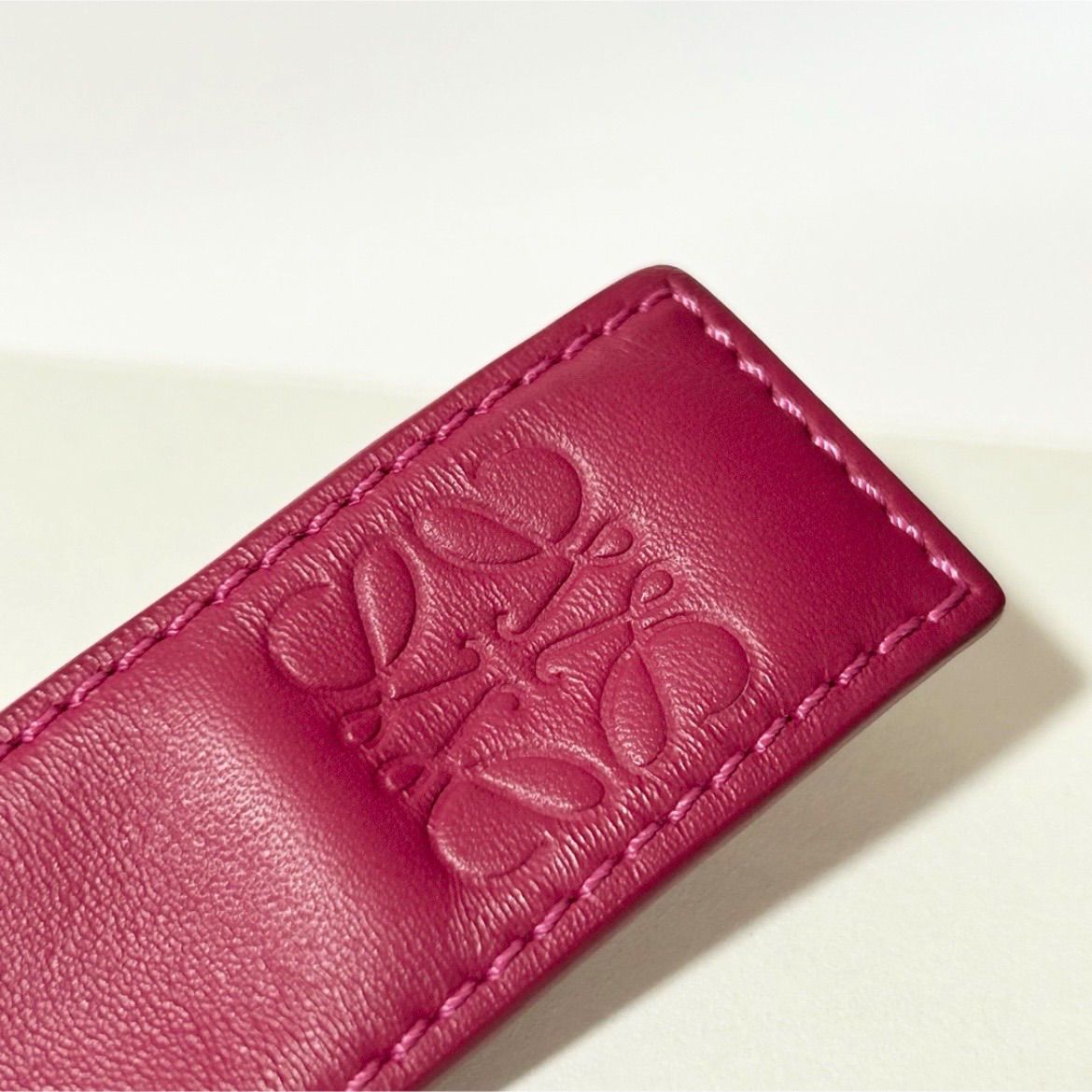 LOEWE ロエベ アナグラム スラップ レザー ブレスレットバングル 