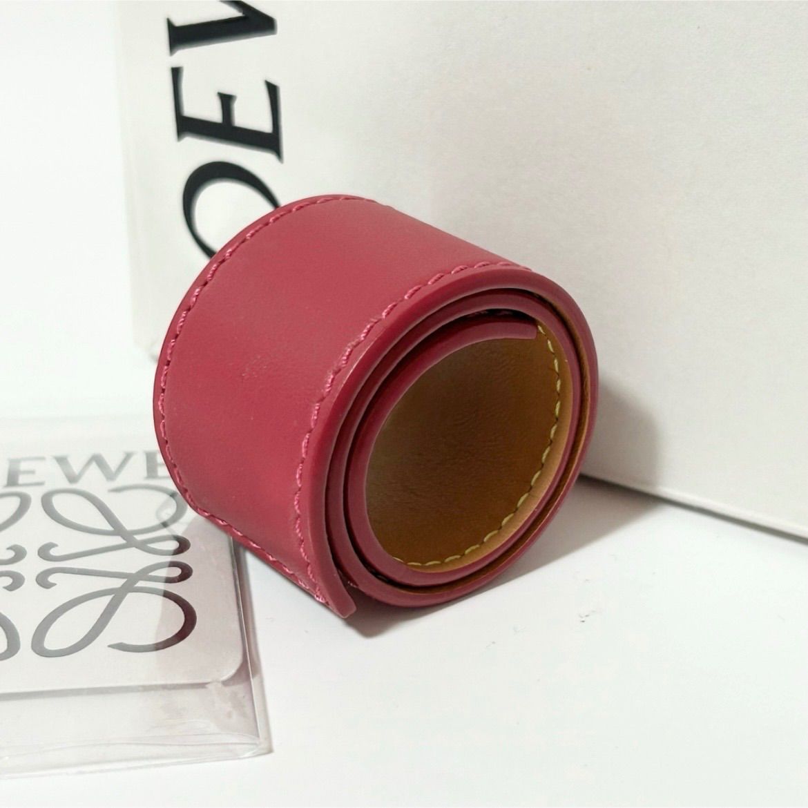 LOEWE ロエベ アナグラム スラップ レザー ブレスレットバングル