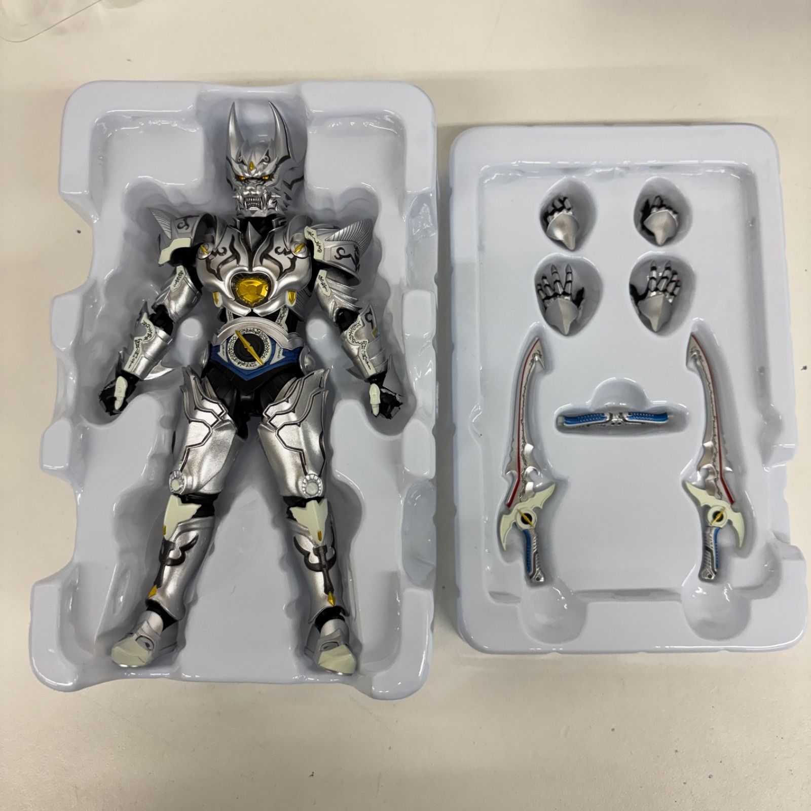 S.H.Figuarts 真骨彫製法 銀牙騎士 ゼロ LF4B55 f098 - メルカリ
