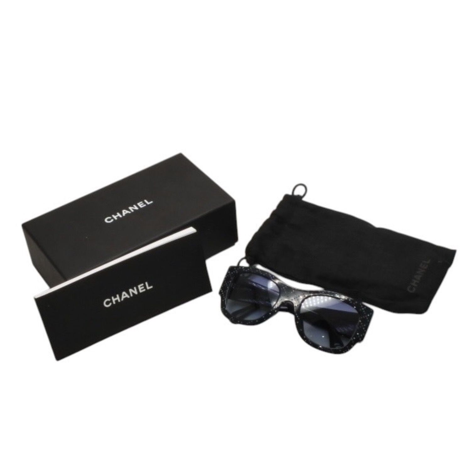 新品同様 CHANEL シャネル サングラス アイウェア 5421-B-A c.1426/4L サイズ53□21 135 ココマーク ラインストーン ネイビー 中古 4a001076 新品同様 CHANEL シャネル サングラス アイウェア 5421-B-A c.1426/4L