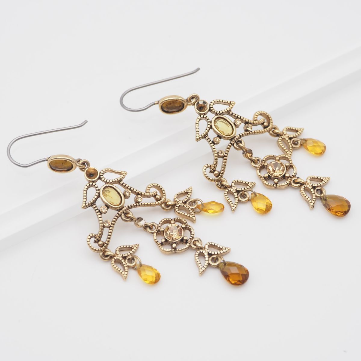 V296 LIZ CLAIBORNE LIZ CLAIBONE EARRINGS CITRINE STYLE GLASS SWING GOLD COLOR DESIGN COSTUME JEWELRY