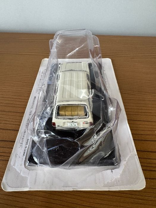 懐かしの商用車コレクション マツダ ファミリアバン 1977 - メルカリ