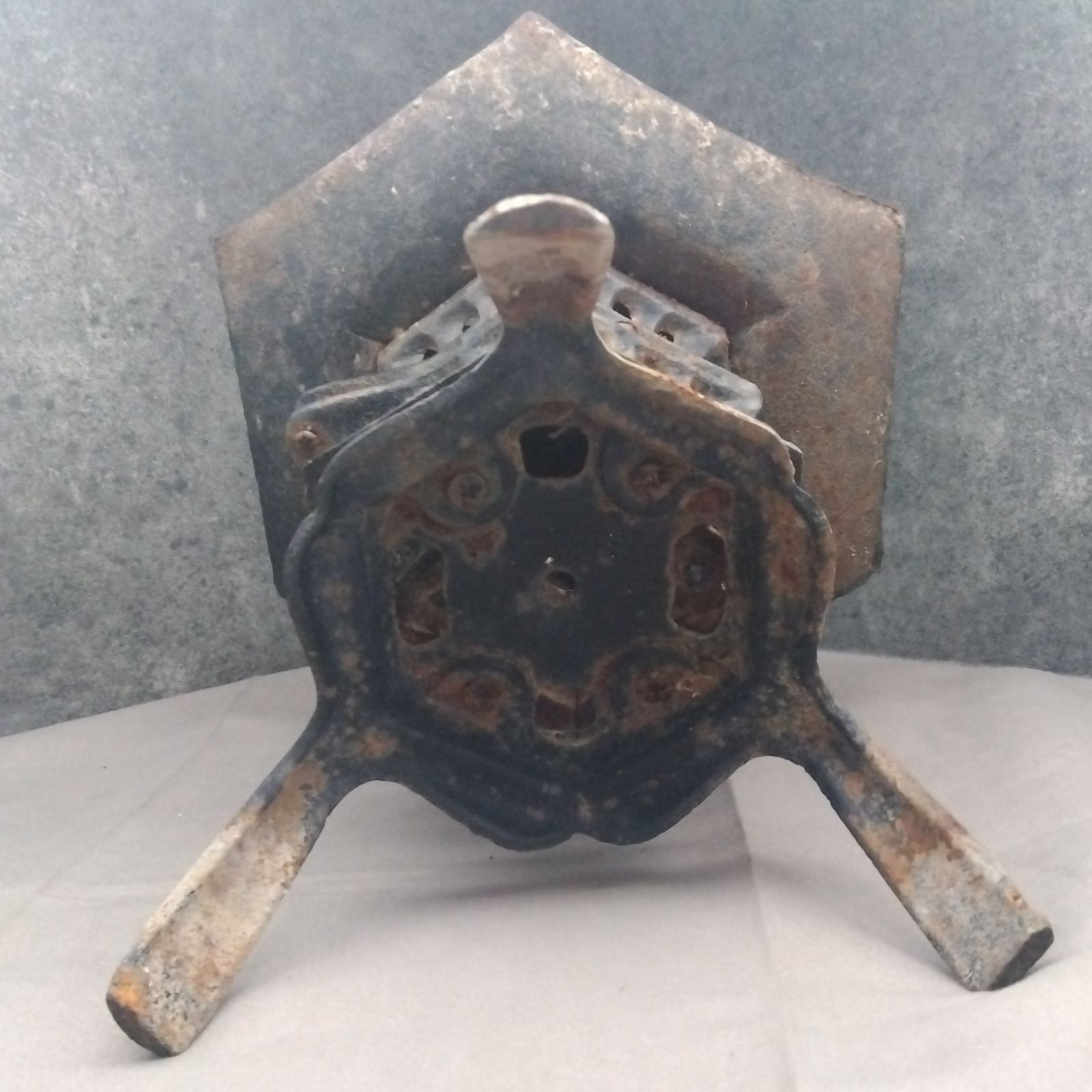 時代物】鉄製 灯籠 置き灯籠 アンティーク 昭和レトロ 骨董品 オブジェ