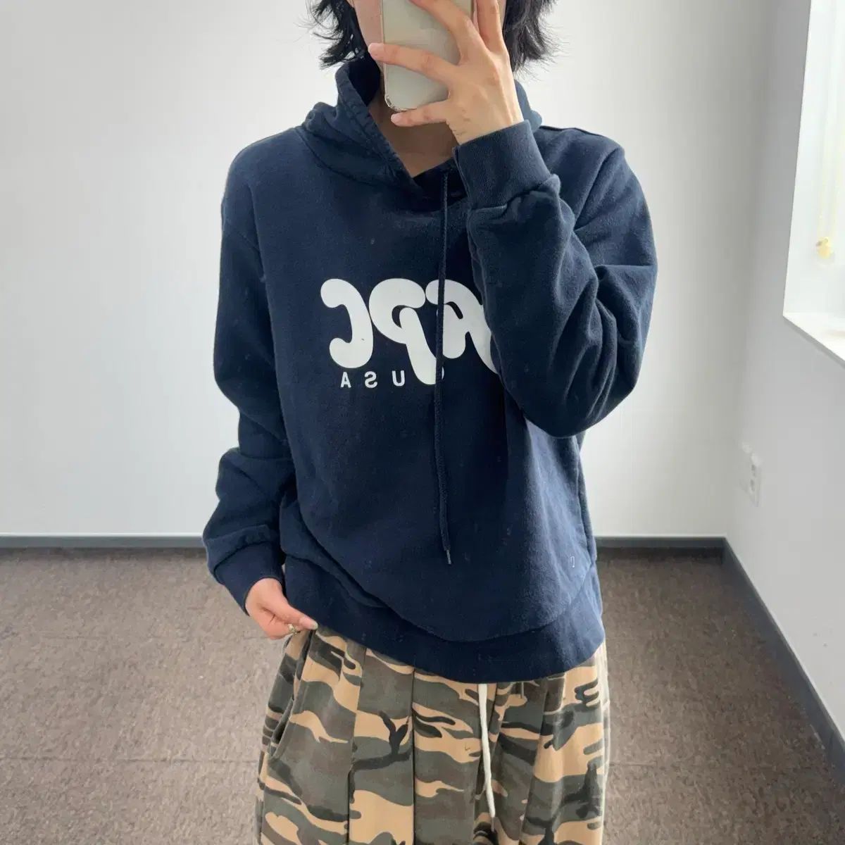 A.P.C スモールロゴ ネイビー パーカー L A.P.C. アーペーセー 白 ロゴ ネイビー フーディー - メルカリ