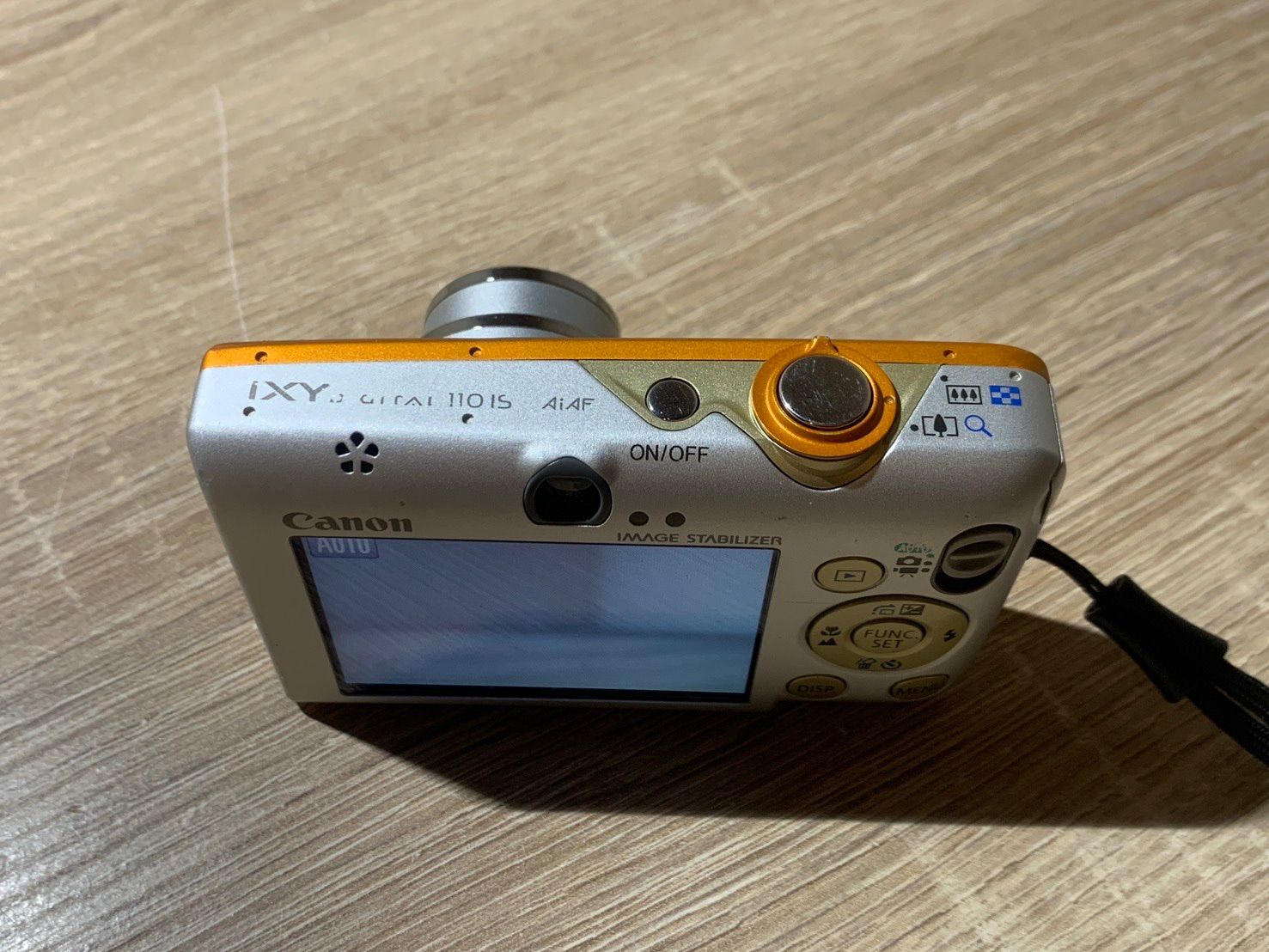 裕*様 ジャンク品　Canon IXY DIGITAL 110 IS 0048 Canon IXY DIGITAL 110 IS オレンジ デジカメ ジャンク品【ネ