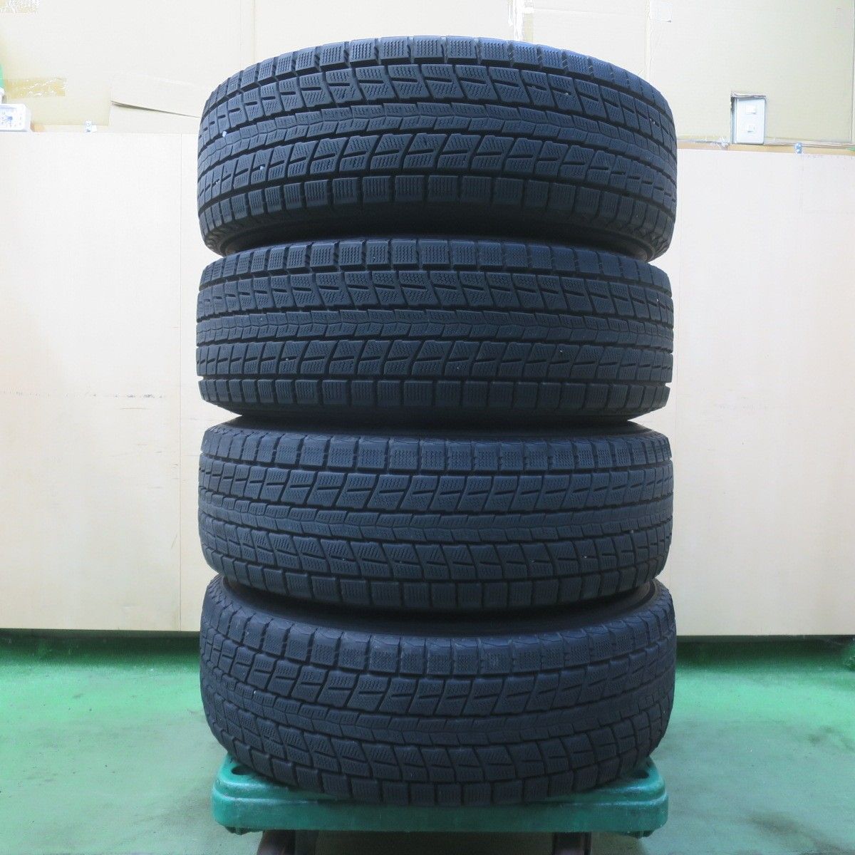 決まりました！　バリ溝　 スタッドレス　ダンロップ バリ溝！9.5分☆RAYS VERSUS VOUGE 225/60R18 スタッドレス ダンロップ