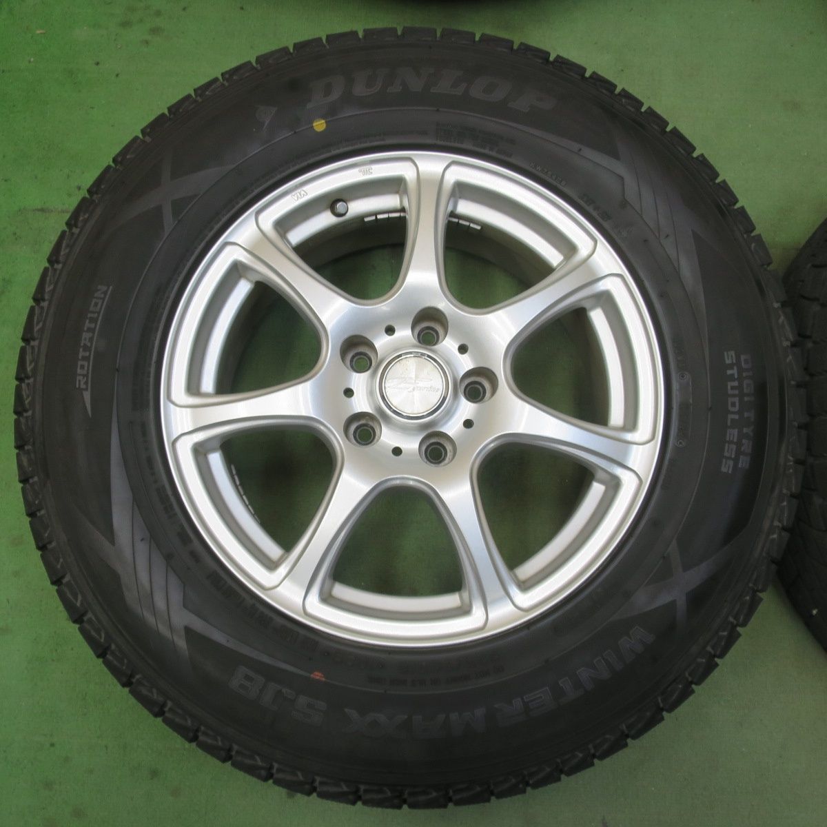 バリ溝！22年！9.5分☆スタッドレス 225/70R16 ダンロップ ウインター