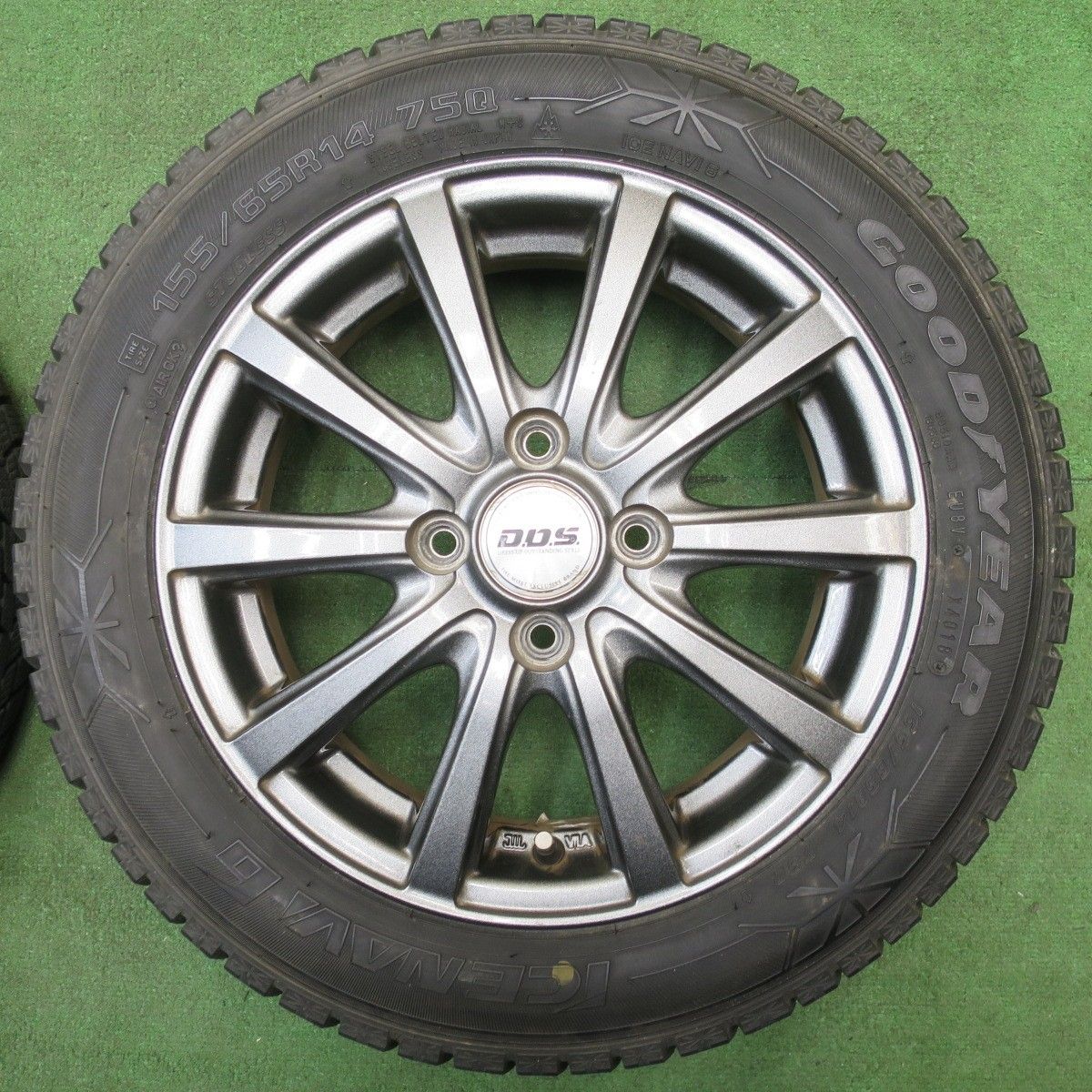 バリ溝！キレイ！9.5分以上☆スタッドレス 155/65R14 グッドイヤー 