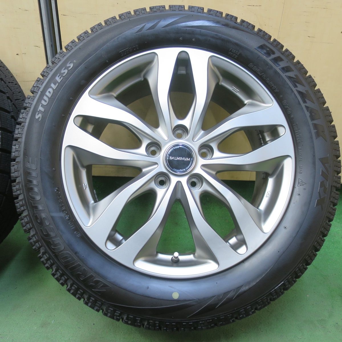 バリ溝！キレイ！9.5分以上☆スタッドレス 225/55R17 ブリヂストン 