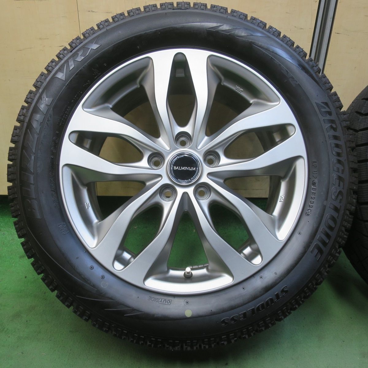 バリ溝！キレイ！9.5分以上☆スタッドレス 225/55R17 ブリヂストン