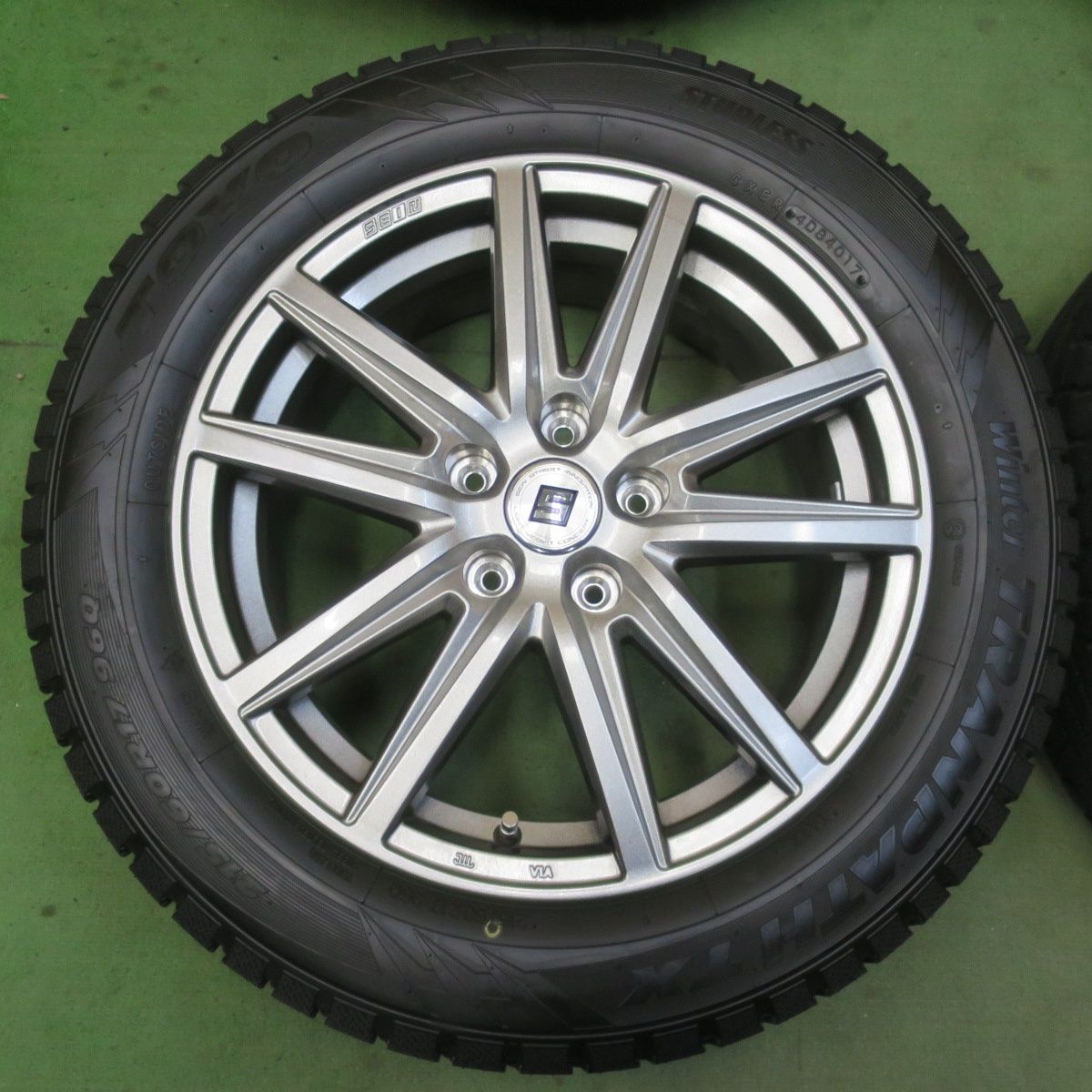 17インチ　スタッドレスタイヤ　アルミホイール　バリ溝 バリ溝！キレイ！ほぼ10分☆スタッドレス 215/60R17 トーヨー
