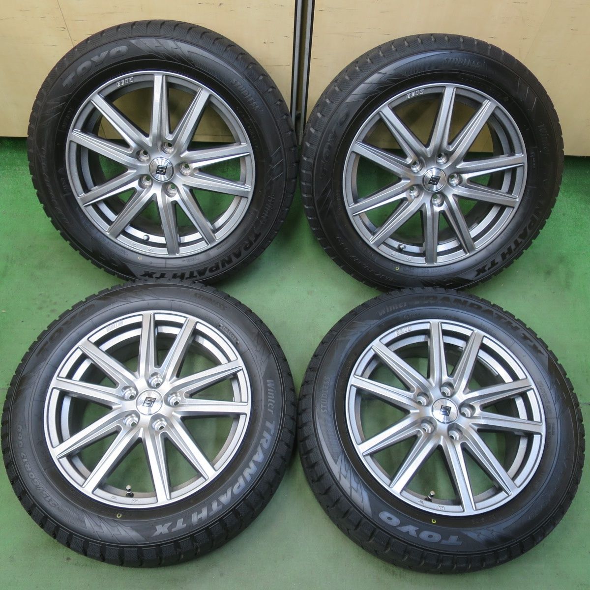 17インチ　タイヤホイール　バリ溝スタッドレス スタッドレスタイヤ 2022年製 ブリザック 225/65R17 バリ溝 ホイール