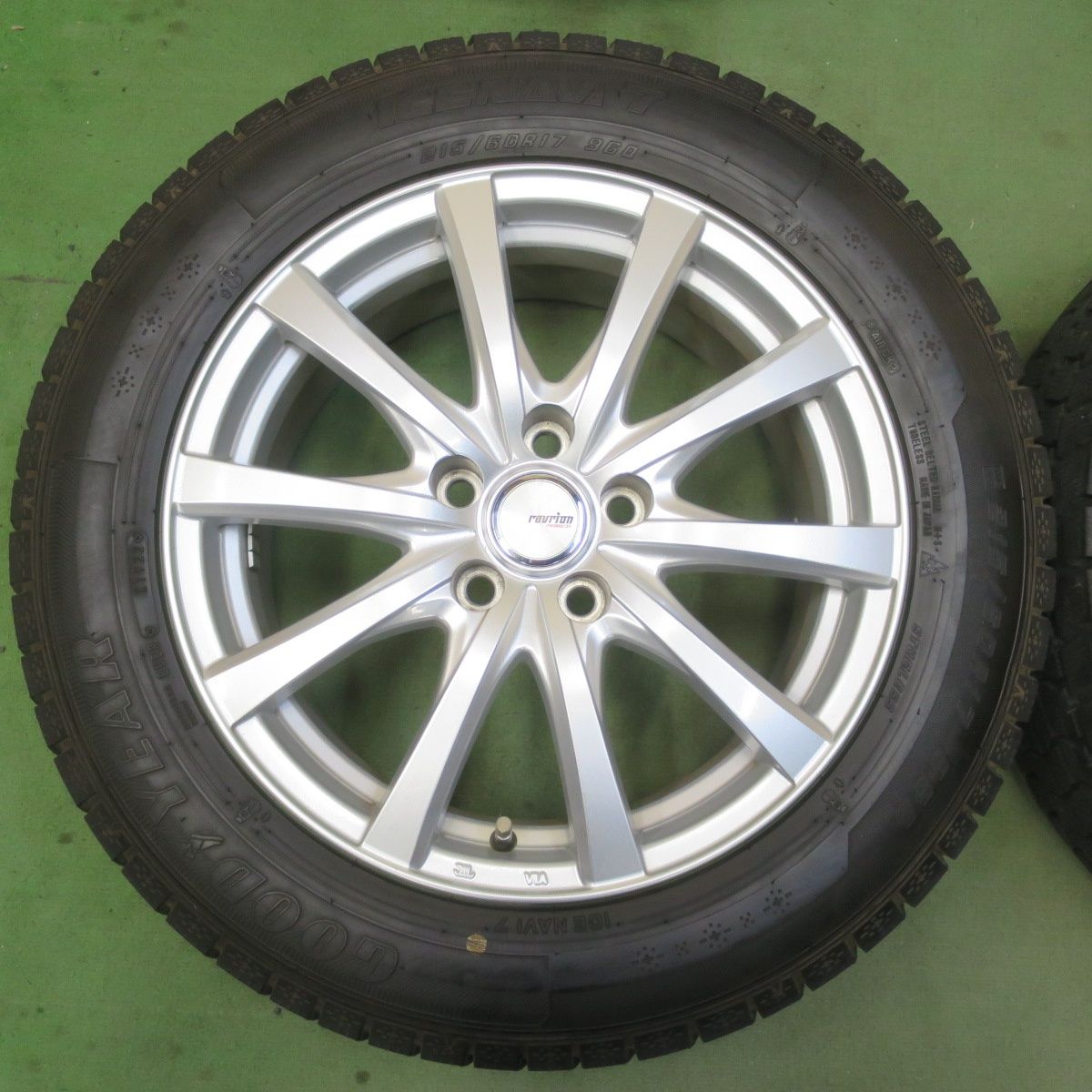 超バリ溝！22年！キレイ！ほぼ10分☆スタッドレス 215/60R17 