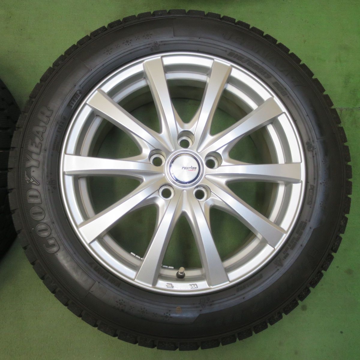 215/60R17  ravrion 7-17+47 5H114.3 17インチ スタッドレスアルミ 4本　22年 215/60R17 ravrion 7-17+47 5H114.3 17インチ スタッドレスアルミ 4本 22年