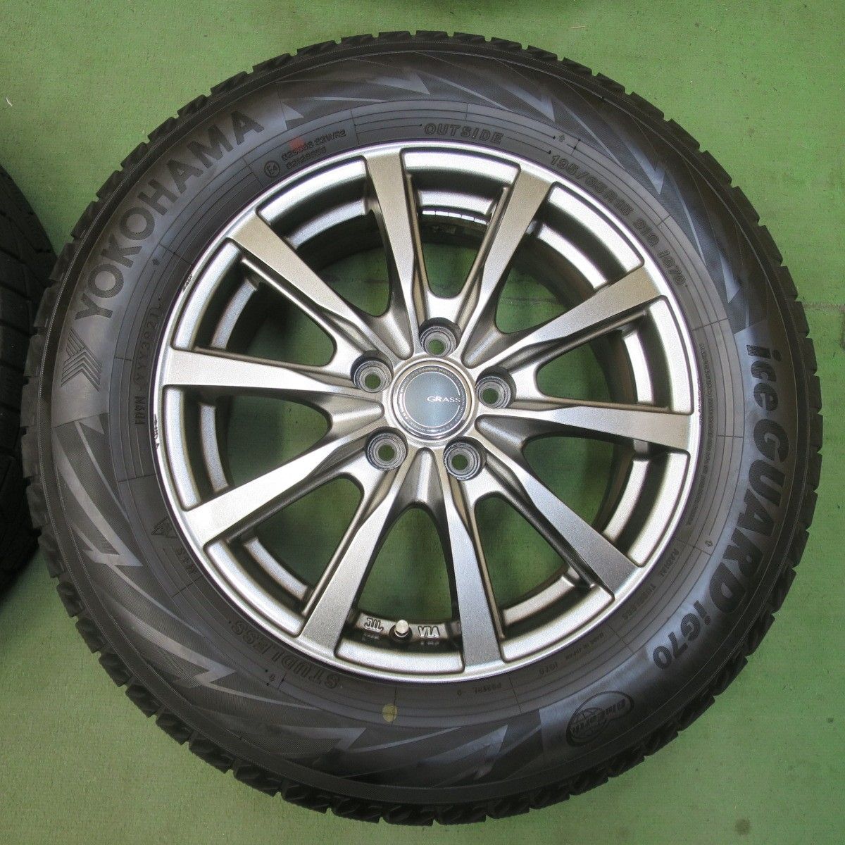 キレイ☆プリウス 等 195/65R15 スタッドレス ヨコハマ アイスガード