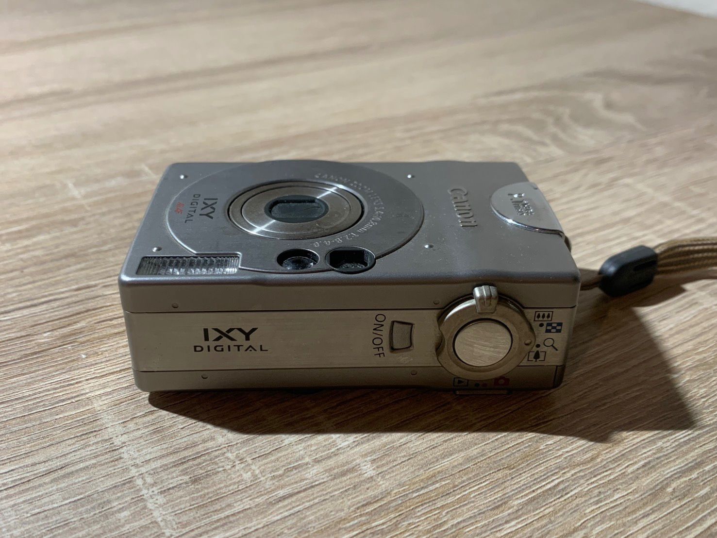 ジャンク　デジカメ　CANON　PC1356 （バッテリー無し） ジャンク Canon キャノン IXY DIGIDTAL デジタルカメラ PC1356 ※動作