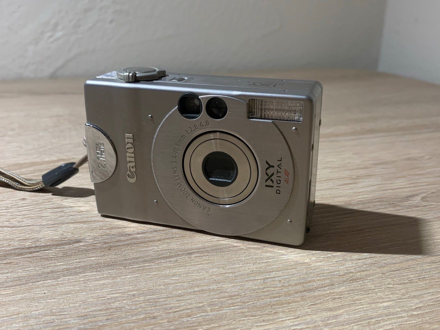 Canon IXY 10コンパクトデジタルカメラ シルバー ジャンク品 0049 Canon IXY DIGITAL PC1001 シルバー デジカメ ジャンク品【宅