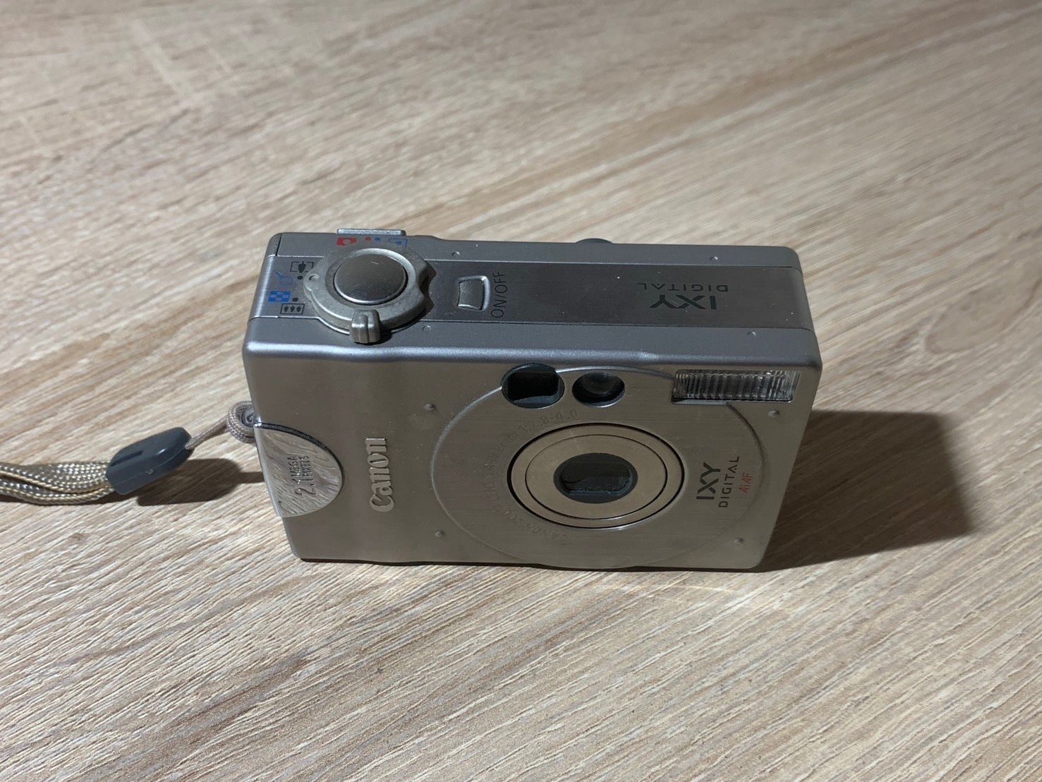 CANON IXY DIGITAL PC1001 シルバー　デジカメ 0049 Canon IXY DIGITAL PC1001 シルバー デジカメ ジャンク品【宅