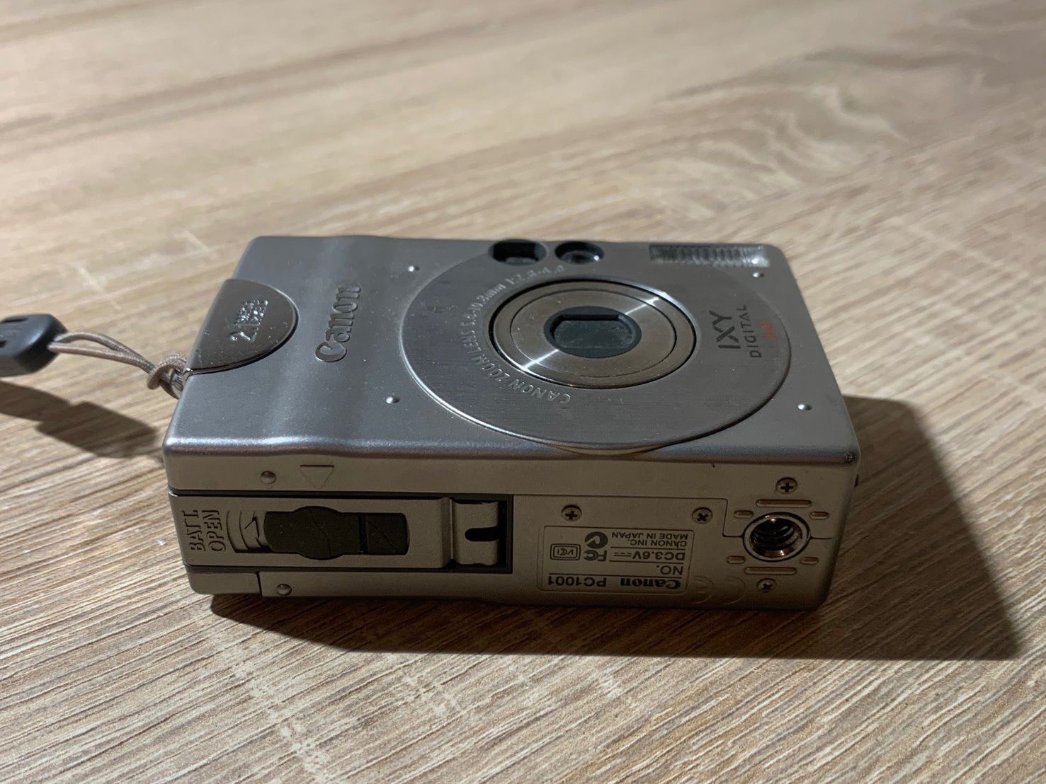CANON IXY DIGITAL PC1001 シルバー　デジカメ 0049 Canon IXY DIGITAL PC1001 シルバー デジカメ ジャンク品【宅
