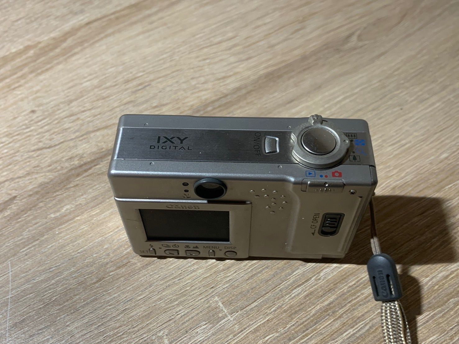 Canon IXY DIGITAL PC1001 本体のみ ジャンク品 電源 ジャンク】Canon IXY DIGITAL PC1001 デジカメ キャノン