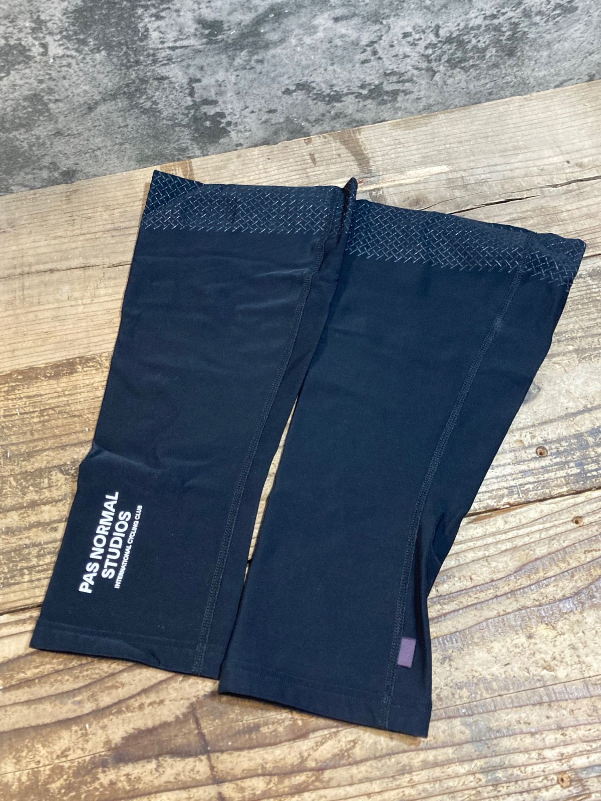 KA588 パスノーマルスタジオ PAS NORMAL STUDIOS CONTROL KNEE WARMER ニーウォマー 黒 L 裏起毛