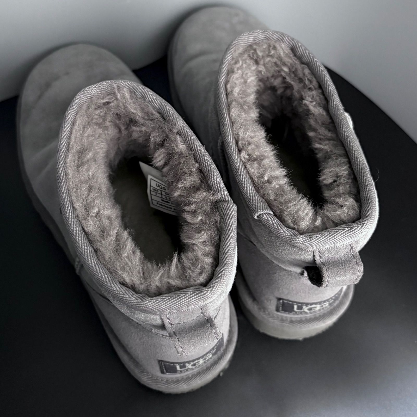 UGG グレー ムートンブーツUSA8 クラシックショート アグ UGG クラシックミニ ムートンブーツ ショートブーツ ラメ ボア