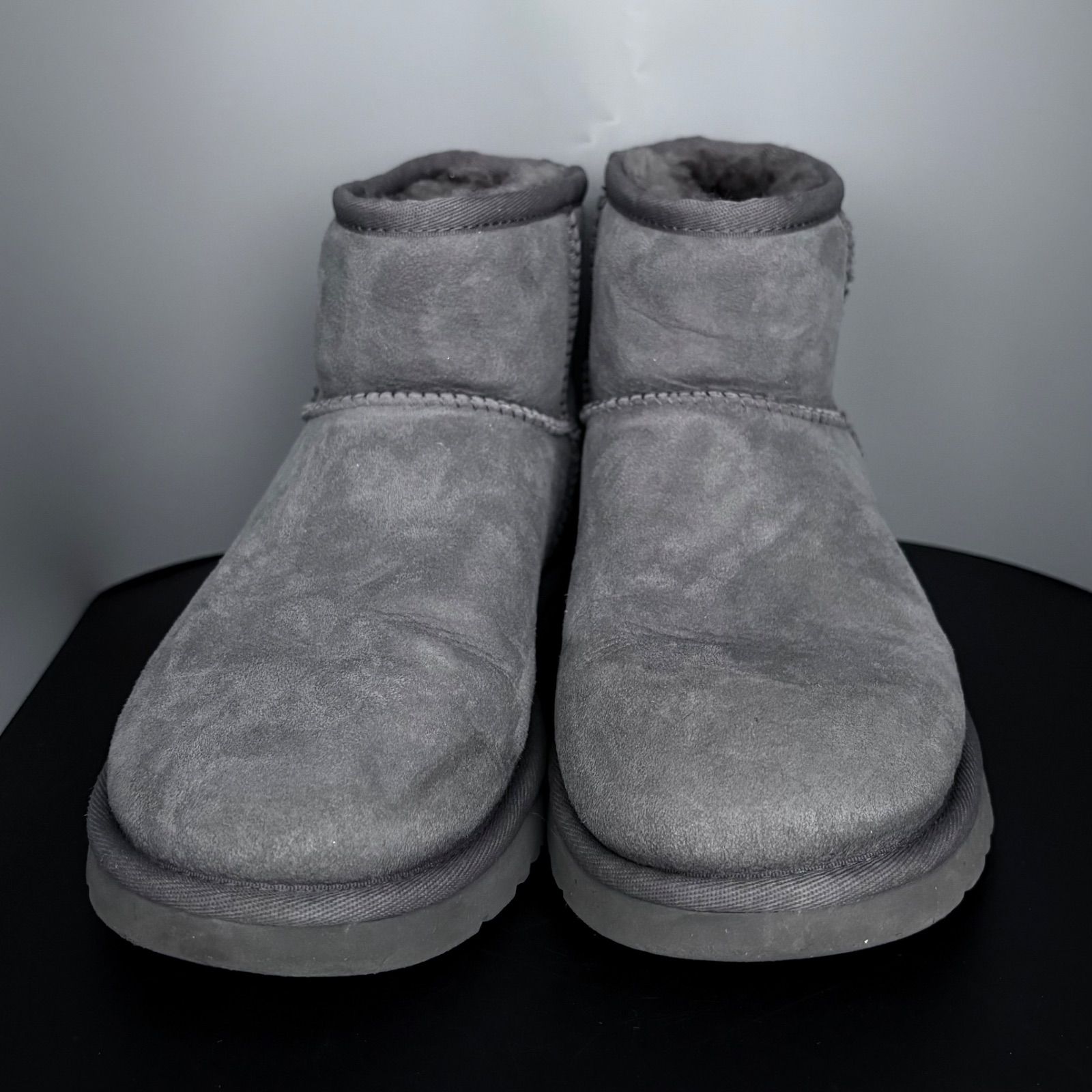 UGG グレー ムートンブーツUSA8 クラシックショート アグ UGG クラシックミニ ムートンブーツ ショートブーツ ラメ ボア