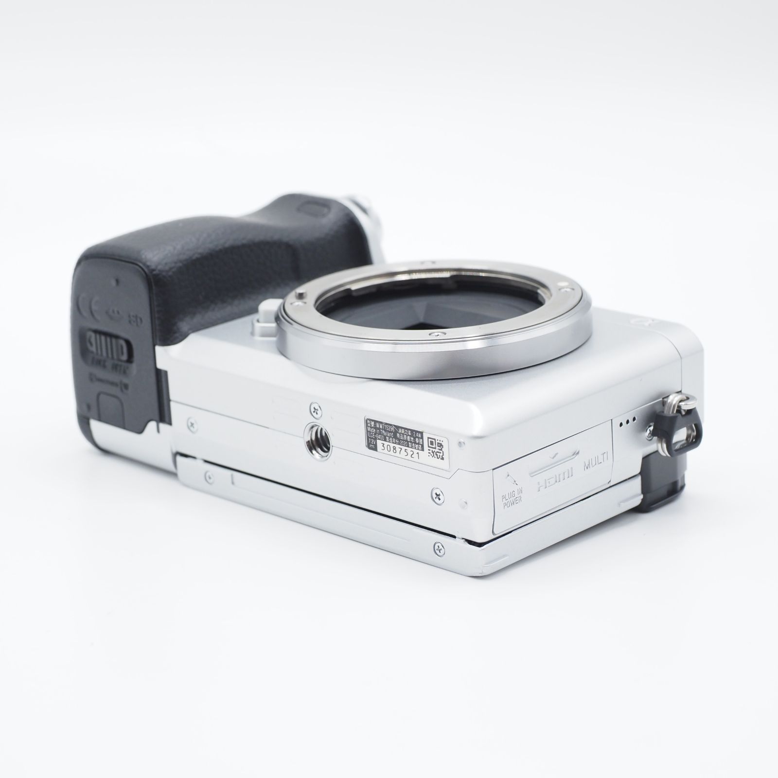 【極上美品】ショット数3,076枚 SONY α6400 動作確認済み #M32 ショット数2,530回 SONY ソニー α6400 ボディ シルバー ミラーレス一眼