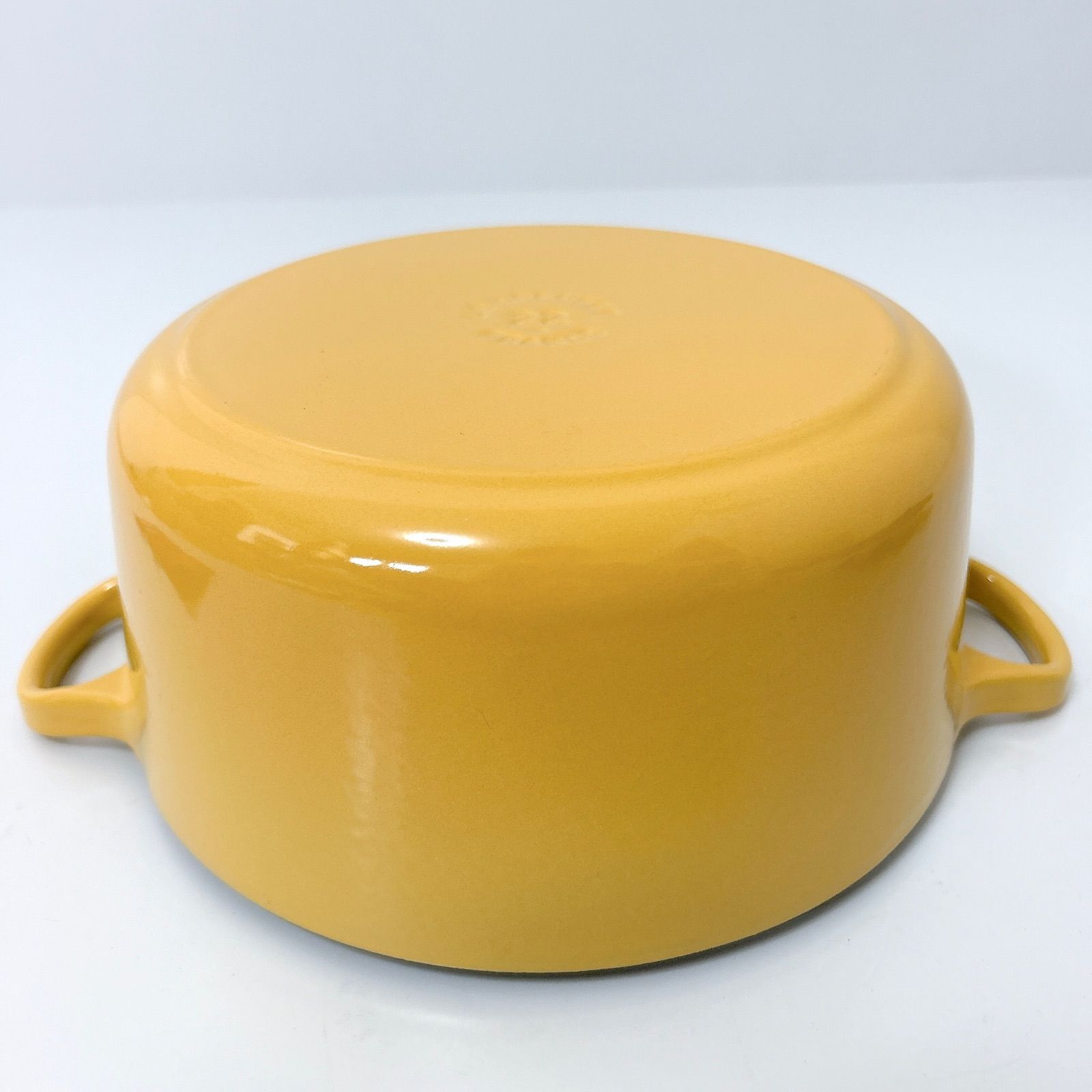 LE CREUSET イエロー　鍋 22cm LE CREUSET ル・クルーゼ 22cm ココットロンド イエロー ブラック