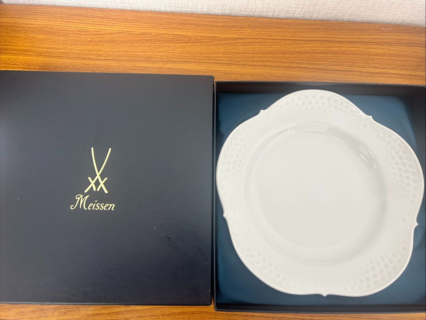 s0821606 マイセン meissen ホワイトリーフ 洋食器 双剣 皿 カフェ インテリア ブランド プレート 食器 ホワイト ドイツ 未使用 中古品 剣マーク | ドイツの名窯 マイセン 公式オンラインショップ