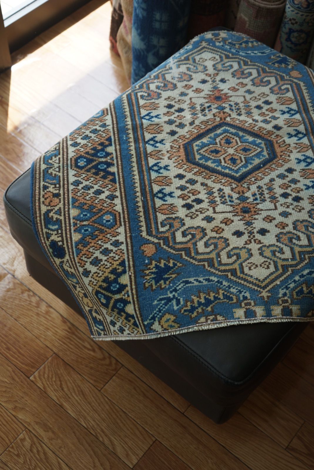 ヴィンテージラグ トルコ ウシャク ブルー 1960年代 73 × 68.5 cm No