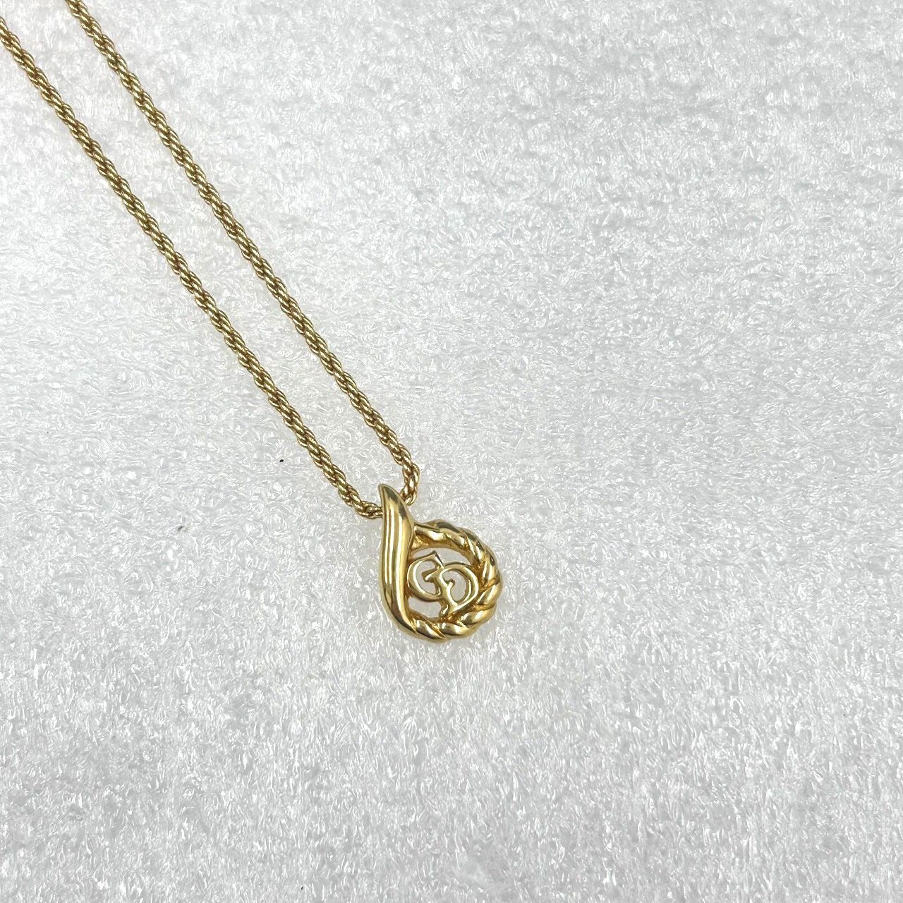 Christian Dior クリスチャンディオール ドロップ型 ロゴネックレス 雫