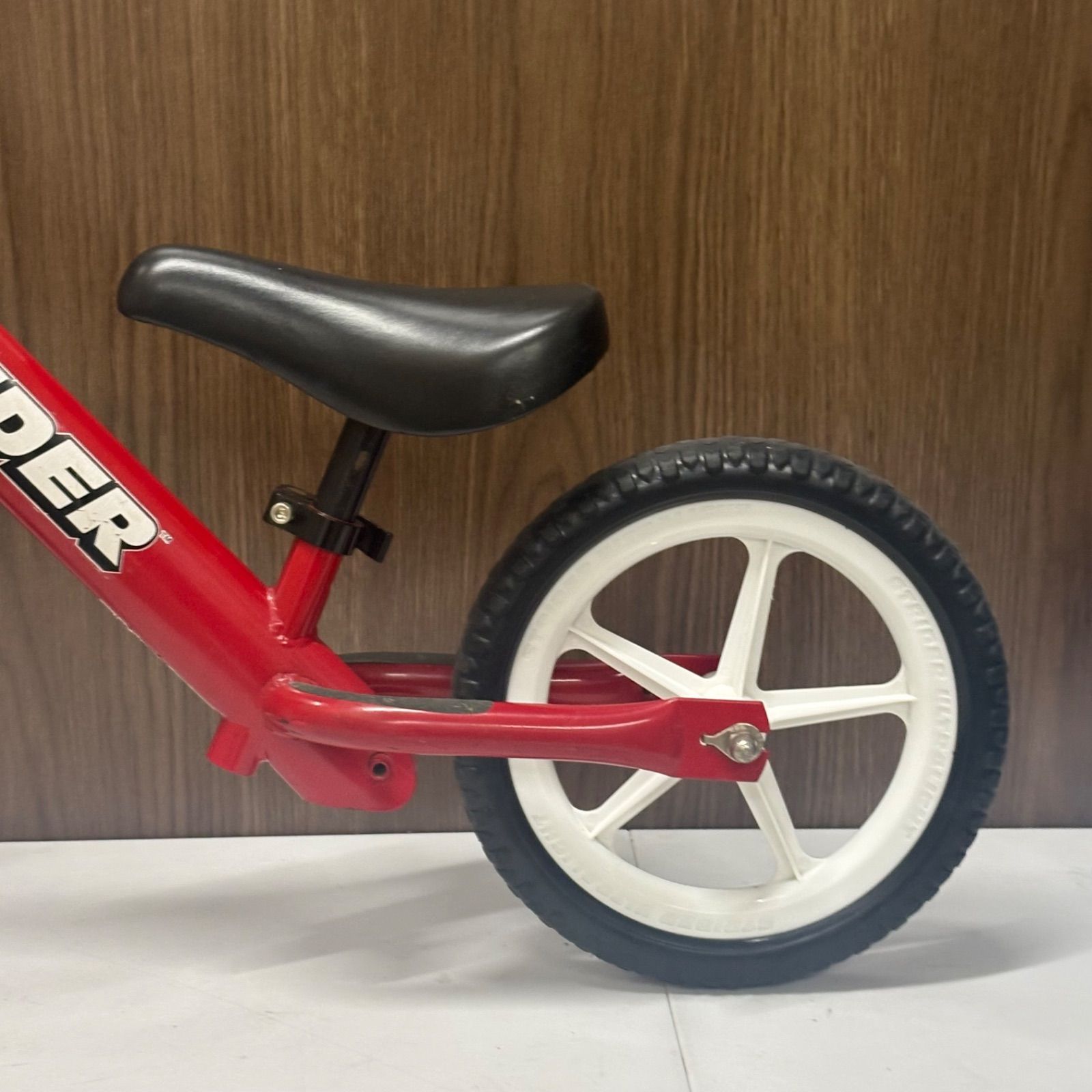 ストライダー ST-J4  日本正規品 赤 STRIDER ストライダー ST-J4 レッド 赤 12インチ ソフトサドル 新品